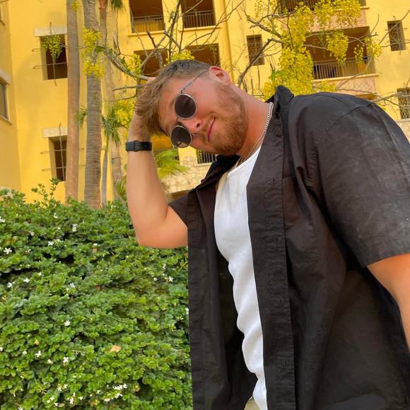 Meet your Posher, Logan - Picture 1 of 1